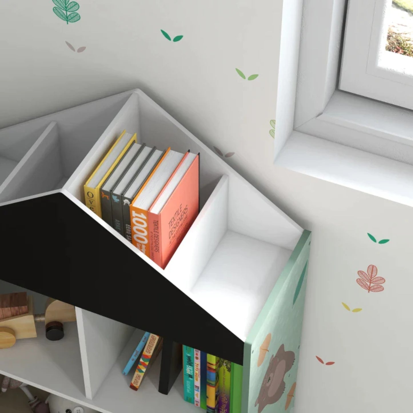 Детски Шкаф GINGER HOME, Етажерказа Играчки и Книжки с Мече, Черна Дъска за Писане, Къщичка FOREST