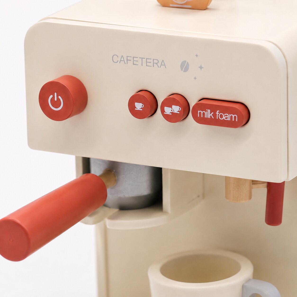 Детайли на дървена кафе машина GINGER HOME с бутони, портафилтър, чаша и надпис milk foam