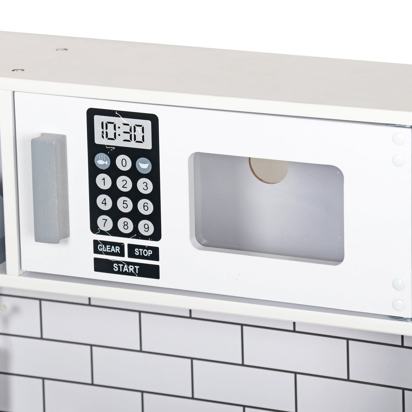 Детайл на електронна микровълнова фурна към детска кухня GINGER HOME с дисплей, бутони и прозорец