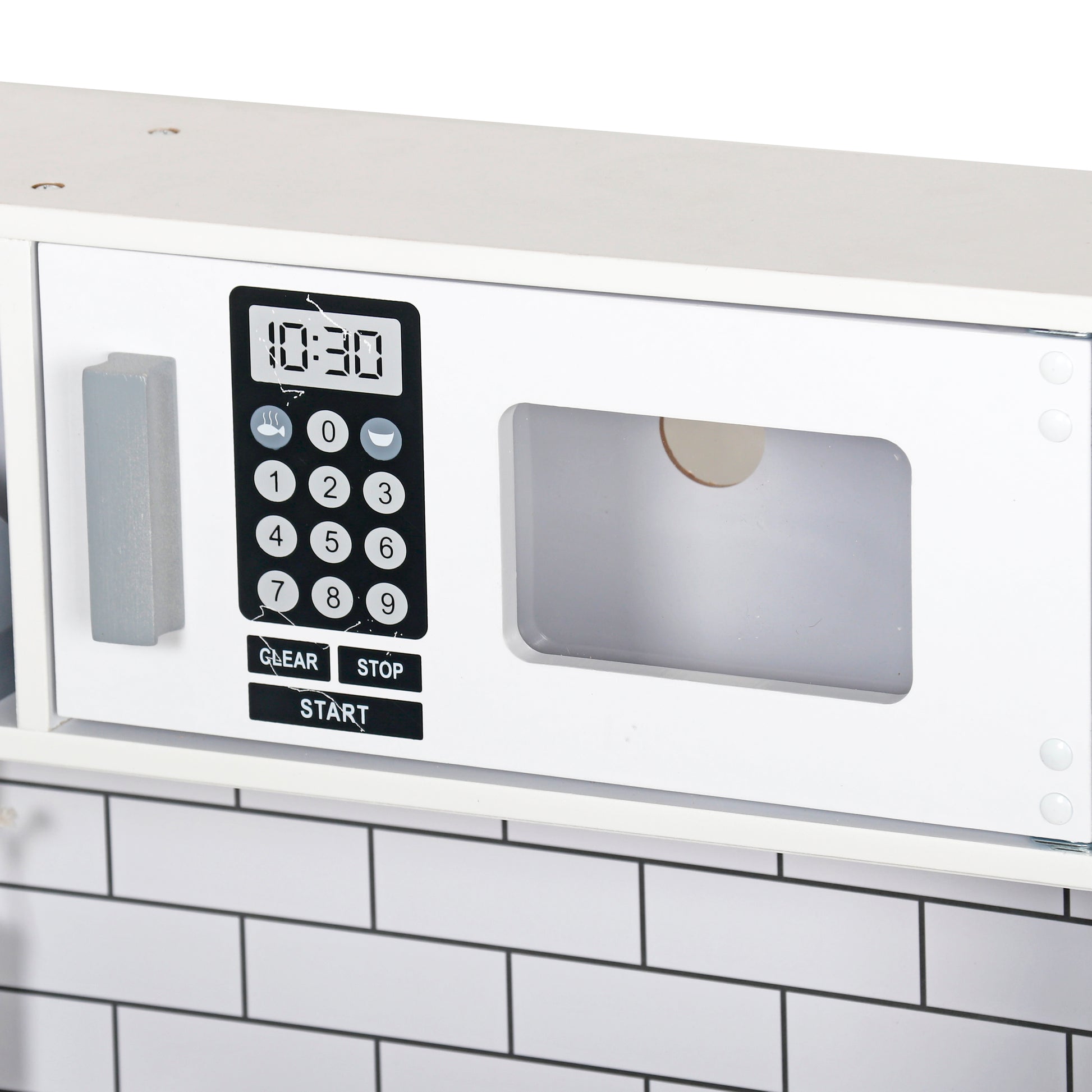 Детайл на електронна микровълнова фурна към детска кухня GINGER HOME с дисплей, бутони и прозорец