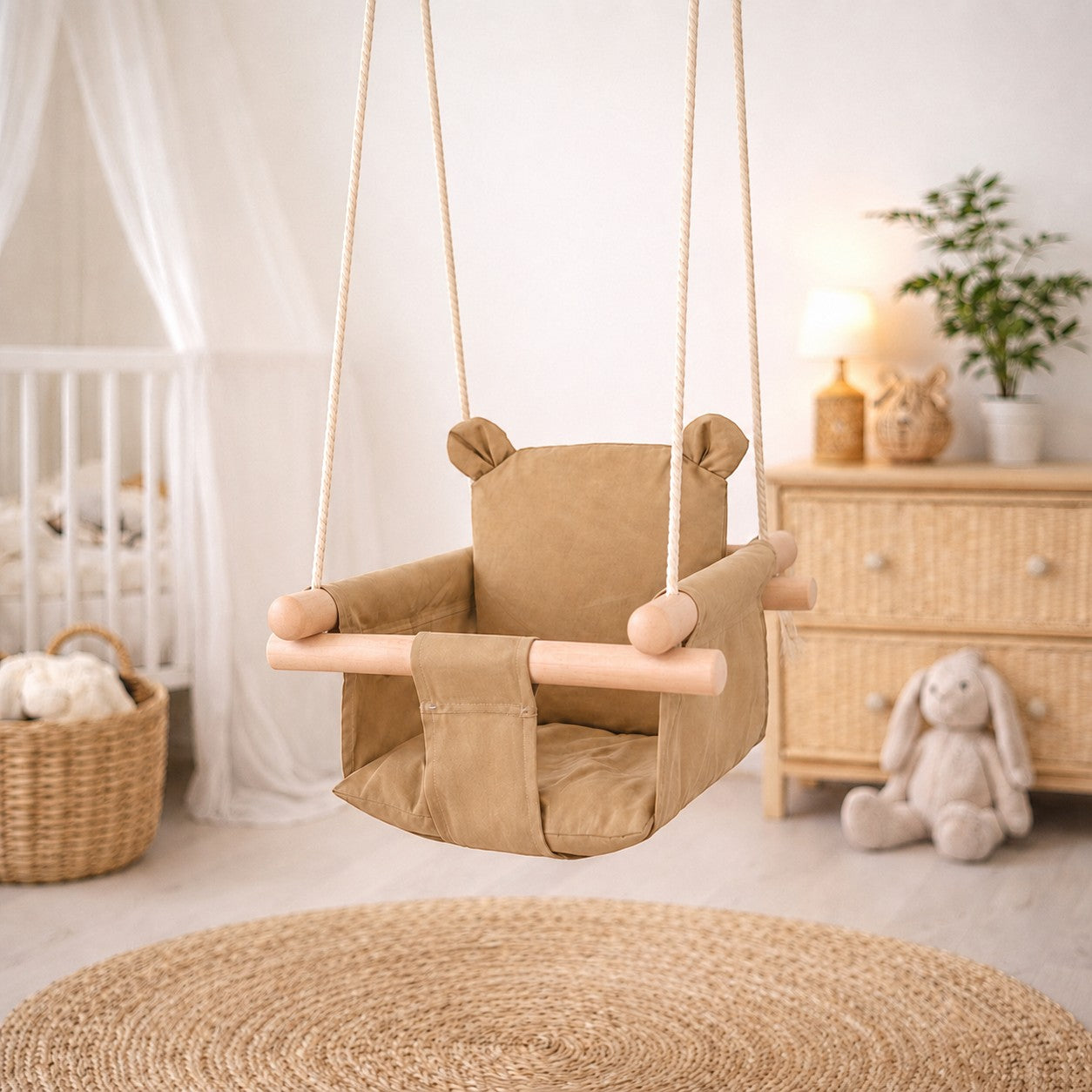 Бежова бебешка люлка GINGER HOME в светла детска стая