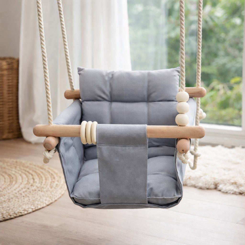 Детска дървена люлка Scandi, окачена в детска стая