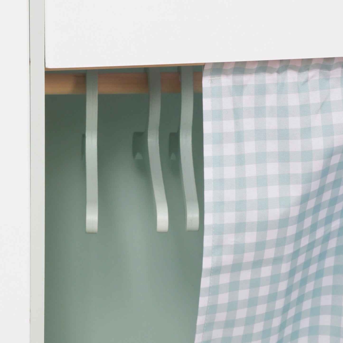 Детска дървена пералня 3 в 1 GINGER HOME – вътрешна част със закачалки за дрехи