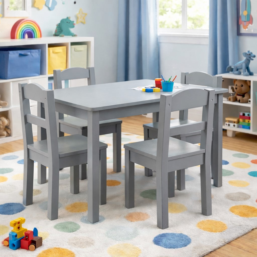Детска маса с 4 столчета GINGER HOME като част от интериор на детска стая