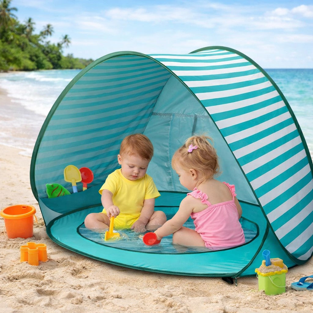 Две деца играят в детска pop-up палатка на плажа, GINGER HOME