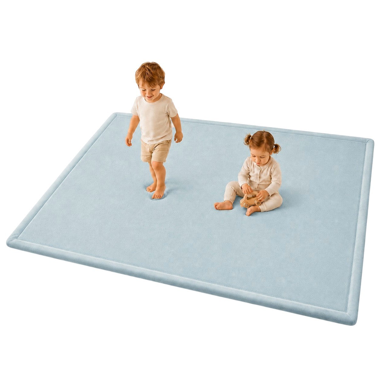 Детски мемори килим GINGER HOME LOLLA в син цвят, 150x200 см, с две деца върху меката повърхност на бял фон.