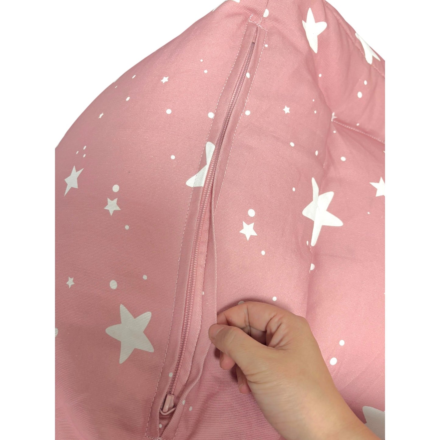 Детайл на скрит цип на розов детски пуф кресло Little Stars GINGER HOME