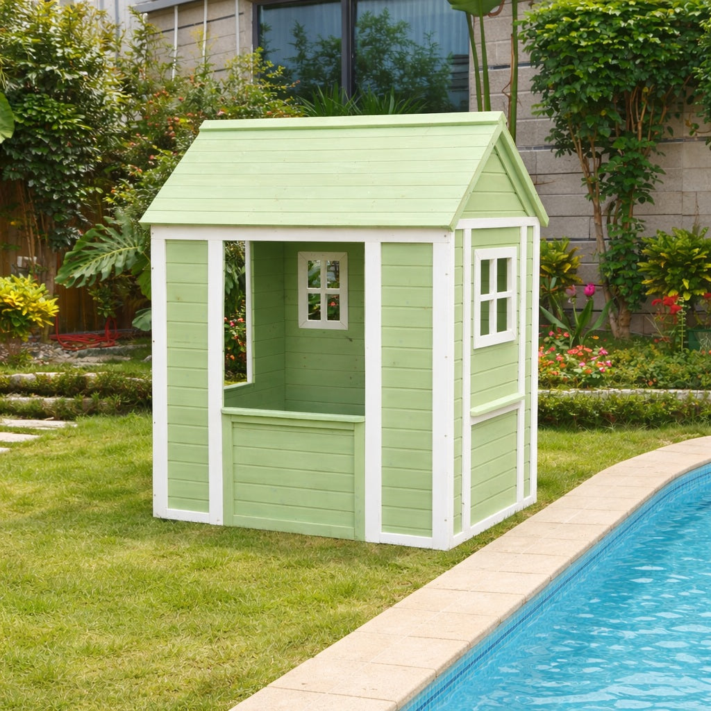 Градинска дървена къщичка за деца, използвана за игра на открито