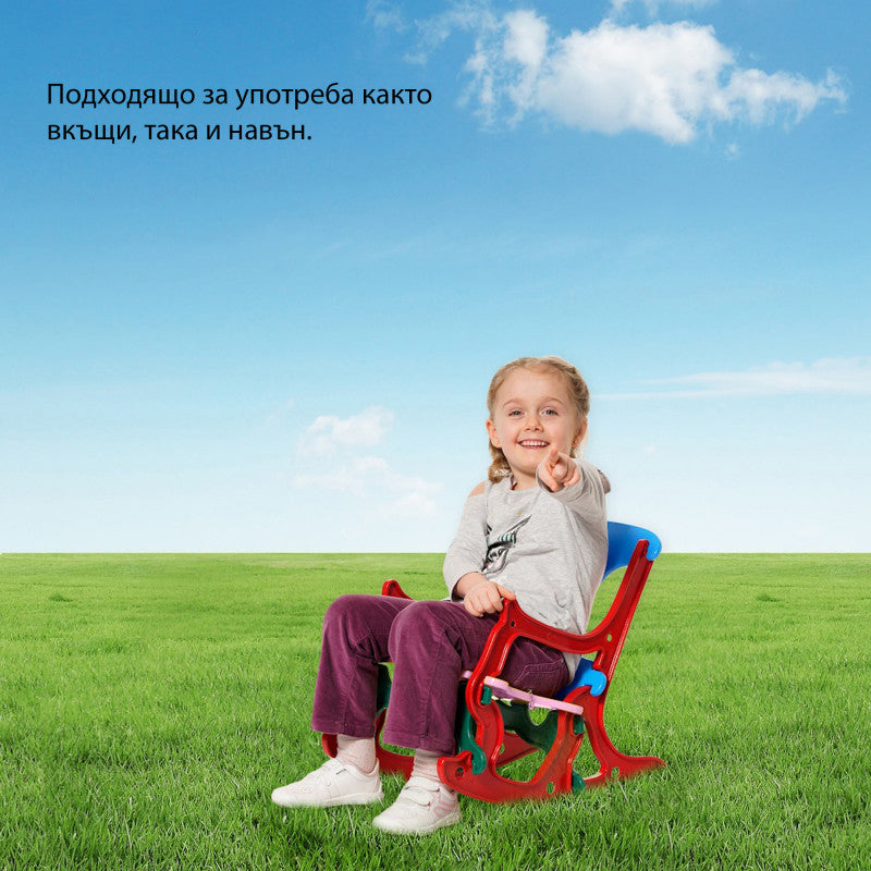 Дете използва Столче за Люлеене Тони на открито, подходящо за вкъщи, двор и градина